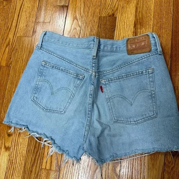 Levi’s 501 Shorts - Picture 4 of 4